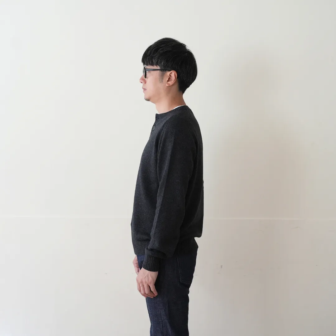 Cotton Wool Mid-gauge Henry neck 着用 SIDE 上半身